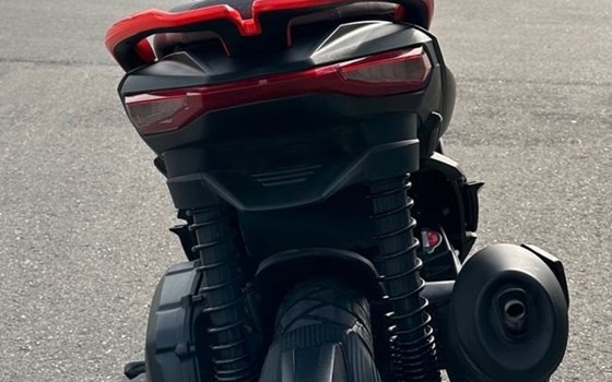 Gebrauchtmotorrad Aprilia SR GT 125 - Bild 4