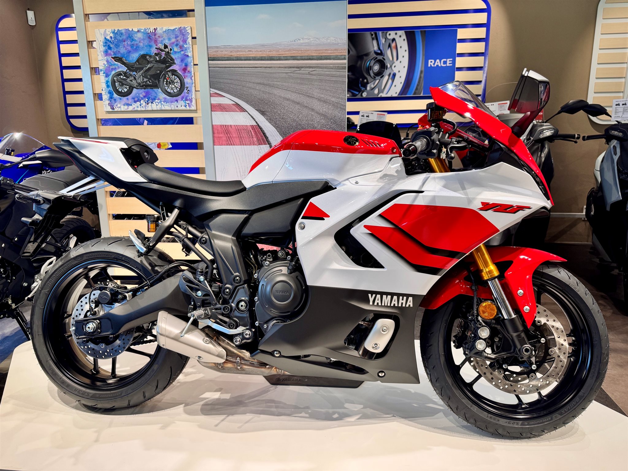 Yamaha R7