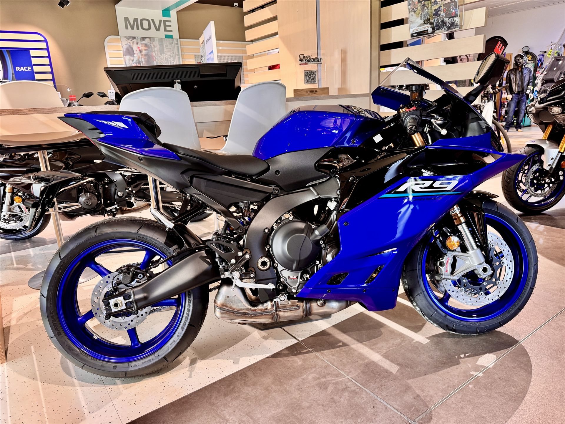Yamaha R9
