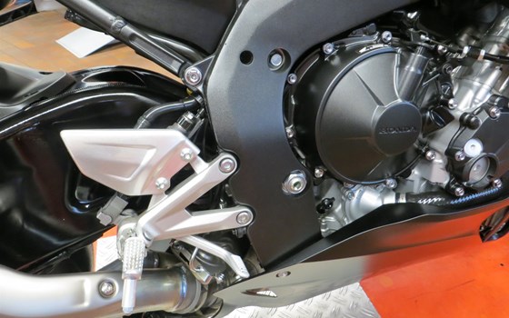 Gebrauchtmotorrad Honda CBR1000RR-R Fireblade SP - Bild 2