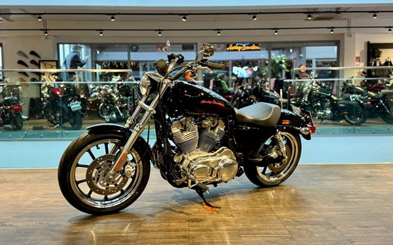 Gebrauchtmotorrad Harley-Davidson Sportster XL 883 L SuperLow - Bild 4