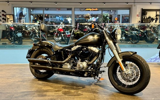 Gebrauchtmotorrad Harley-Davidson Softail Slim FLS - Bild 2