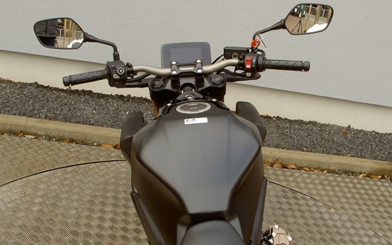 Neufahrzeug Honda CB650R E-Clutch - Bild 10