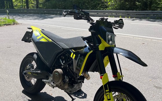 Gebrauchtmotorrad Husqvarna 701 Supermoto - Bild 10