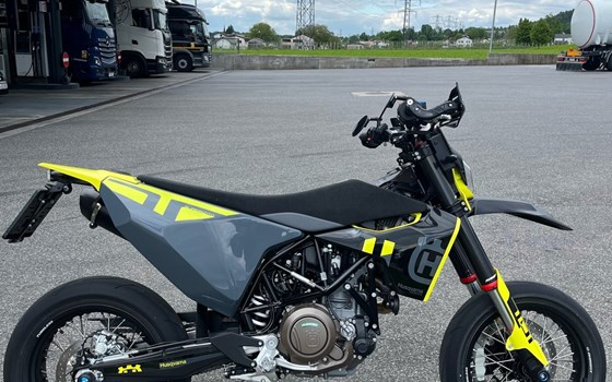 Gebrauchtmotorrad Husqvarna 701 Supermoto - Bild 5