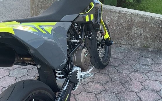 Gebrauchtmotorrad Husqvarna 701 Supermoto - Bild 7