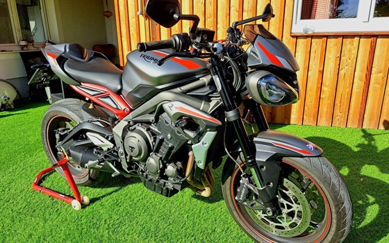 Gebrauchtmotorrad Triumph Street Triple R - Bild 1