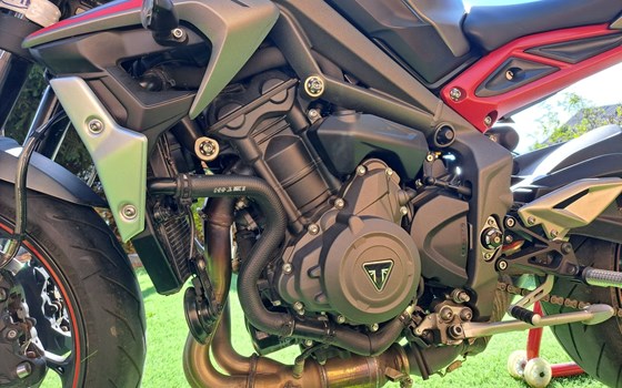 Gebrauchtmotorrad Triumph Street Triple R - Bild 23