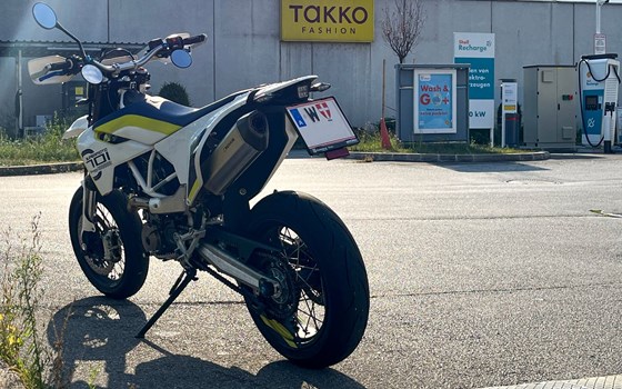 Gebrauchtmotorrad Husqvarna 701 Supermoto - Bild 3