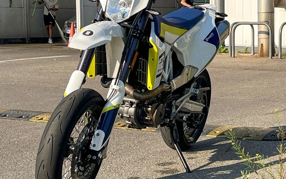 Gebrauchtmotorrad Husqvarna 701 Supermoto - Bild 4