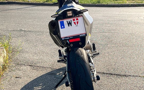 Gebrauchtmotorrad Husqvarna 701 Supermoto - Bild 5