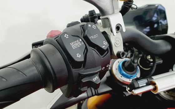 Gebrauchtmotorrad Ducati Streetfighter V4 S - Bild 12