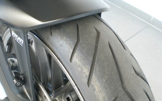 Gebrauchtmotorrad Ducati Diavel Carbon - Bild 6