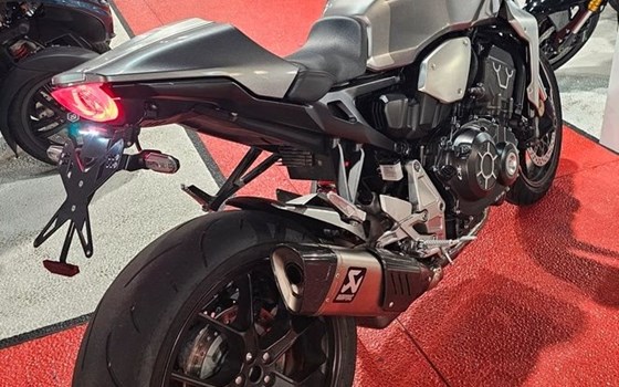 Gebrauchtmotorrad Honda CB1000R+ - Bild 1