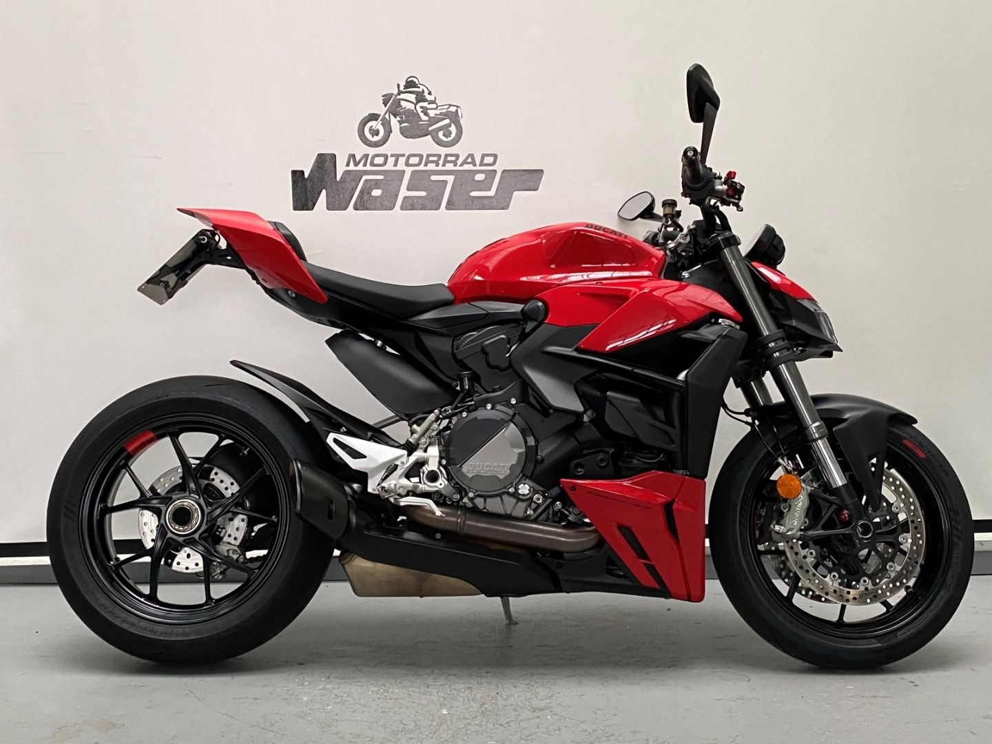Ducati Streetfighter V2 