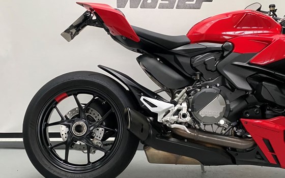 Gebrauchtmotorrad Ducati Streetfighter V2 - Bild 2