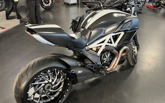 Gebrauchtmotorrad Ducati Diavel Carbon - Bild 1