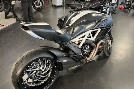 Ducati Diavel Carbon