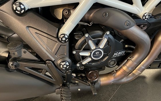 Gebrauchtmotorrad Ducati Diavel Carbon - Bild 5