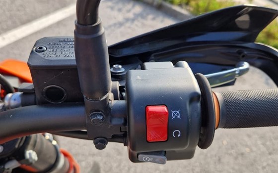 Gebrauchtmotorrad KTM 690 SMC R - Bild 9