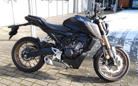 Gebrauchtmotorrad Honda CB125R - Bild 1