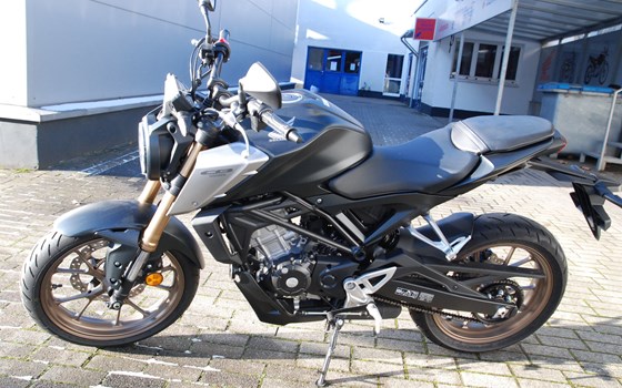 Gebrauchtmotorrad Honda CB125R - Bild 5