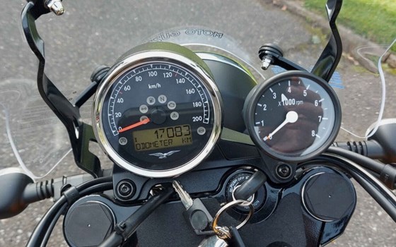 Gebrauchtmotorrad Moto Guzzi V7 III Stone - Bild 4
