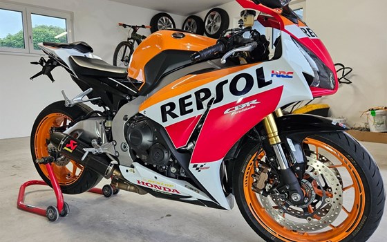 Gebrauchtmotorrad Honda CBR1000RR Fireblade - Bild 2