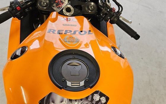Gebrauchtmotorrad Honda CBR1000RR Fireblade - Bild 8