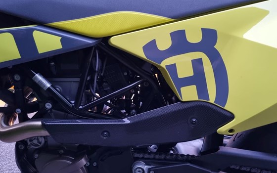 Gebrauchtmotorrad Husqvarna 701 Supermoto - Bild 2