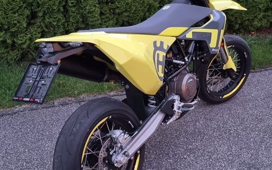 Gebrauchtmotorrad Husqvarna 701 Supermoto - Bild 3