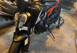 Gebrauchte KTM 890 Duke GP