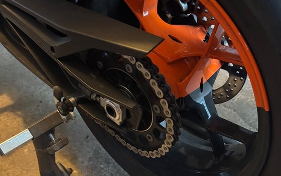 Gebrauchtmotorrad KTM 890 Duke GP - Bild 3