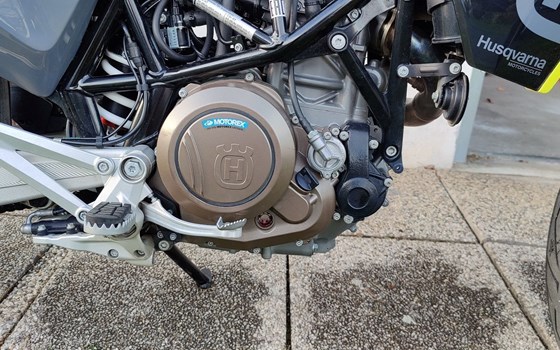 Gebrauchtmotorrad Husqvarna 701 Supermoto - Bild 7