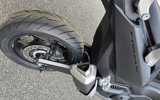 Gebrauchtmotorrad Honda Forza 750 - Bild 6