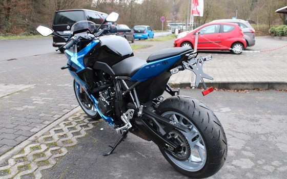 Gebrauchtmotorrad Suzuki GSX-8R - Bild 3