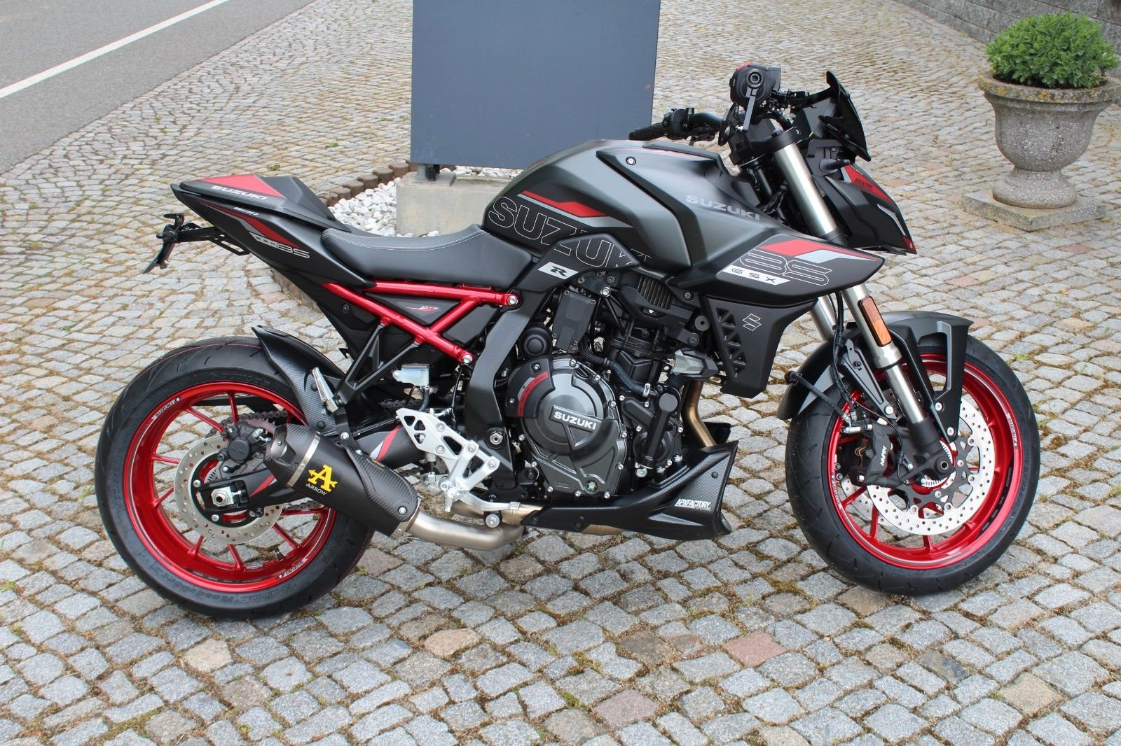 Suzuki GSX-8S