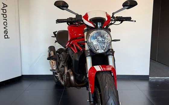 Gebrauchtmotorrad Ducati Monster 821 Stripe - Bild 2