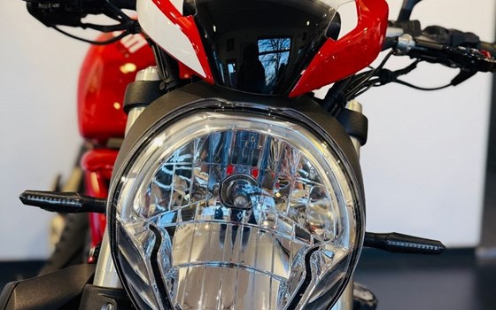 Gebrauchtmotorrad Ducati Monster 821 Stripe - Bild 2