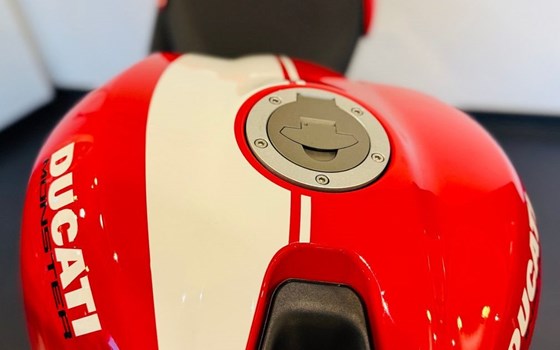 Gebrauchtmotorrad Ducati Monster 821 Stripe - Bild 4