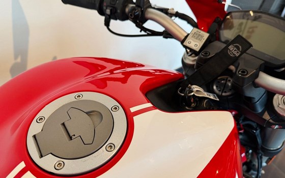 Gebrauchtmotorrad Ducati Monster 821 Stripe - Bild 5