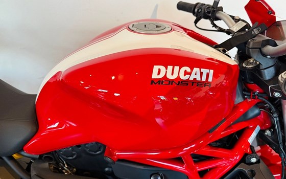 Gebrauchtmotorrad Ducati Monster 821 Stripe - Bild 5