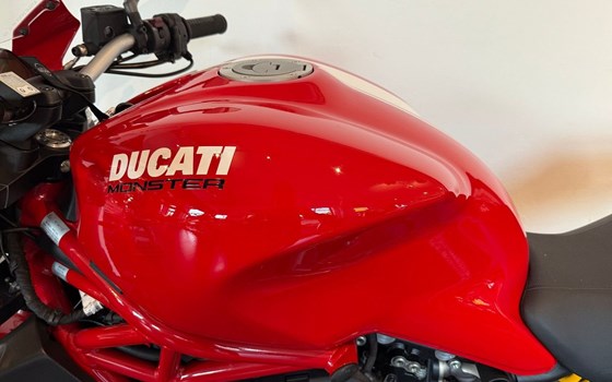 Gebrauchtmotorrad Ducati Monster 821 Stripe - Bild 6