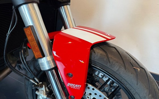 Gebrauchtmotorrad Ducati Monster 821 Stripe - Bild 7