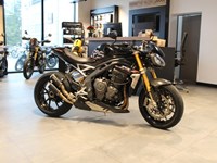 Gebrauchtmotorrad Triumph Speed Triple 1200 RS