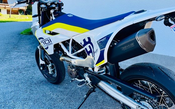 Gebrauchtmotorrad Husqvarna 701 Supermoto - Bild 3