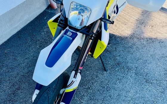 Gebrauchtmotorrad Husqvarna 701 Supermoto - Bild 2