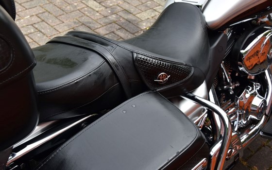 Gebrauchtmotorrad Harley-Davidson Road King Classic FLHRC - Bild 10