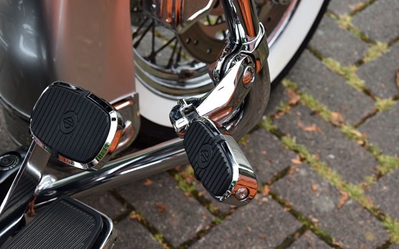 Gebrauchtmotorrad Harley-Davidson Road King Classic FLHRC - Bild 17