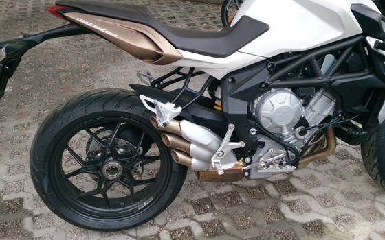 Gebrauchtmotorrad MV Agusta Brutale 675 - Bild 3
